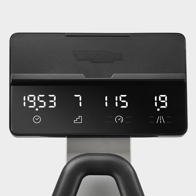 Technogym-Elliptical-feature_01_console