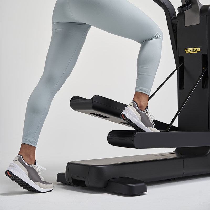 Technogym-Elliptical-feature_02_low_pedals-1